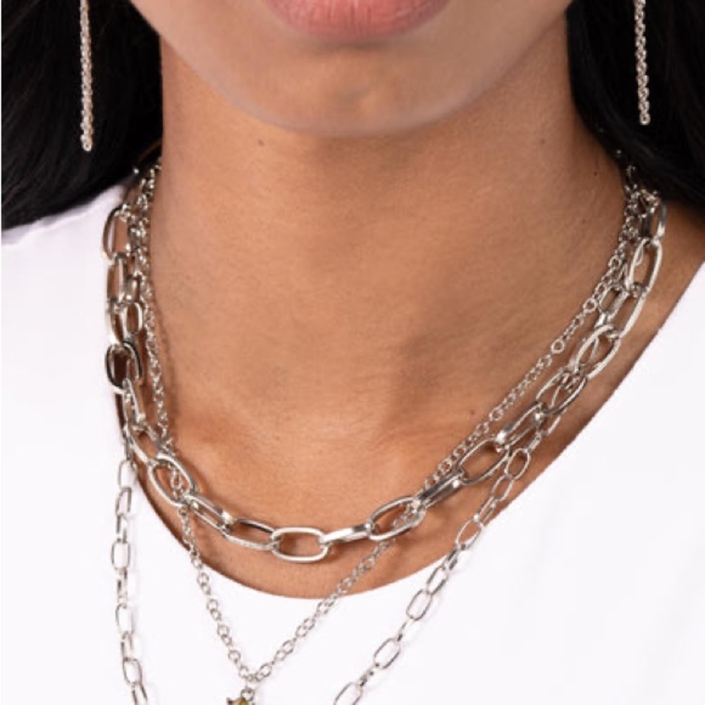 Choker - Picture 3 of 3